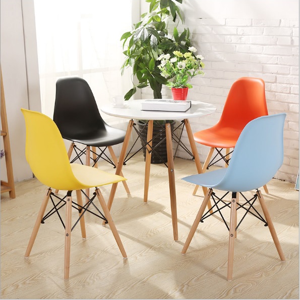 Ghế Eames - mẫu bàn ghế cafe nhựa chân gỗ