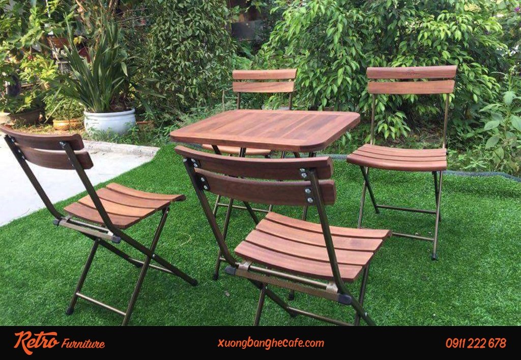 Bàn ghế gỗ xếp được lựa chọn vì tính tiện lợi, nhỏ gọn, độ bền cao và thẩm mỹ